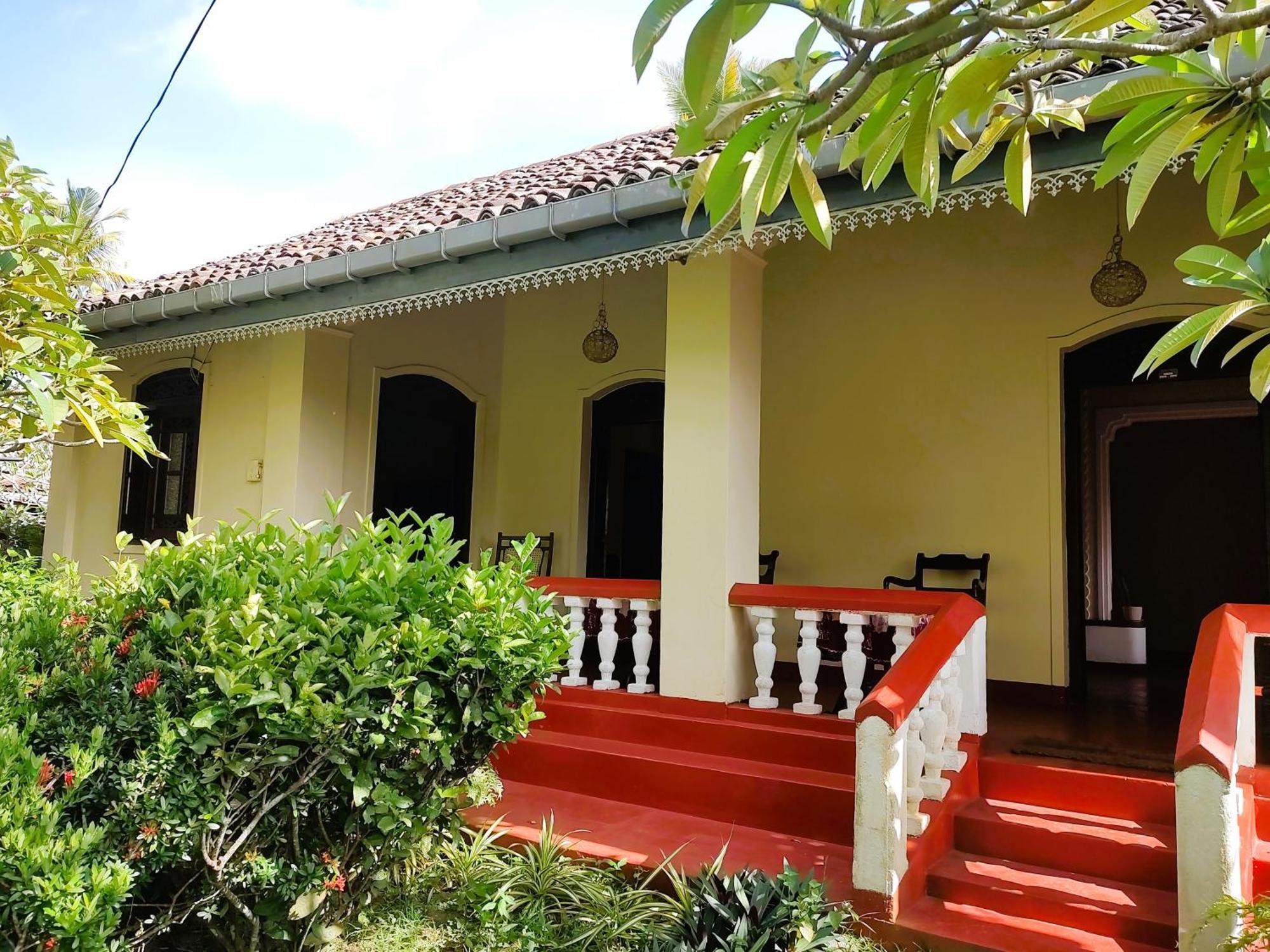 Top Of The Hill Guesthouse Weligama Exteriör bild