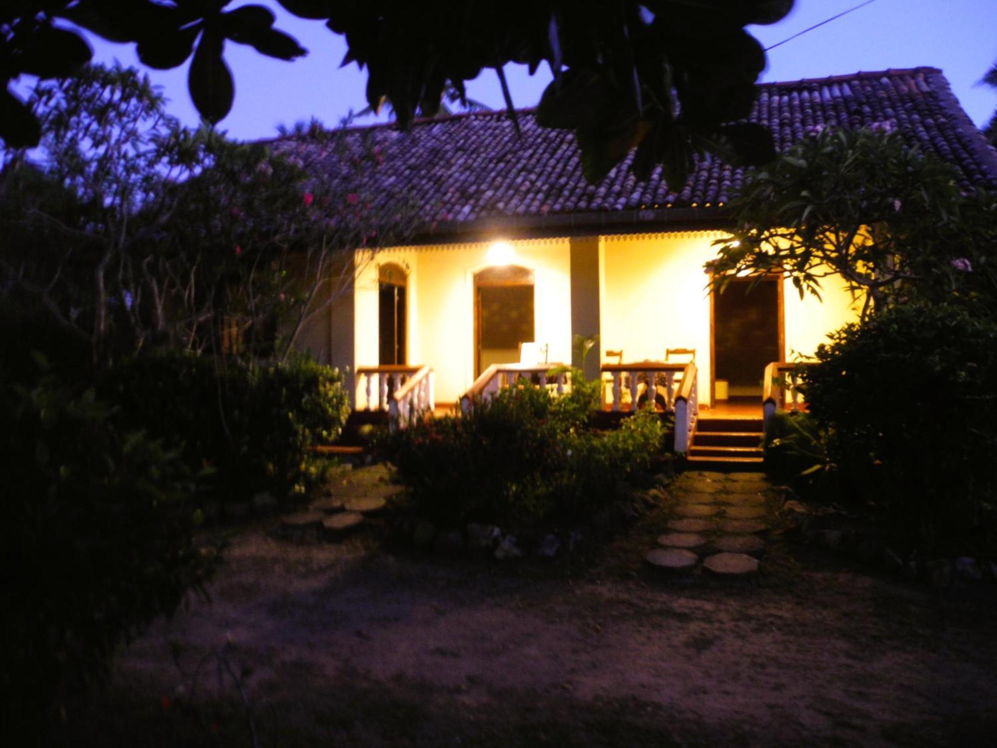 Top Of The Hill Guesthouse Weligama Exteriör bild