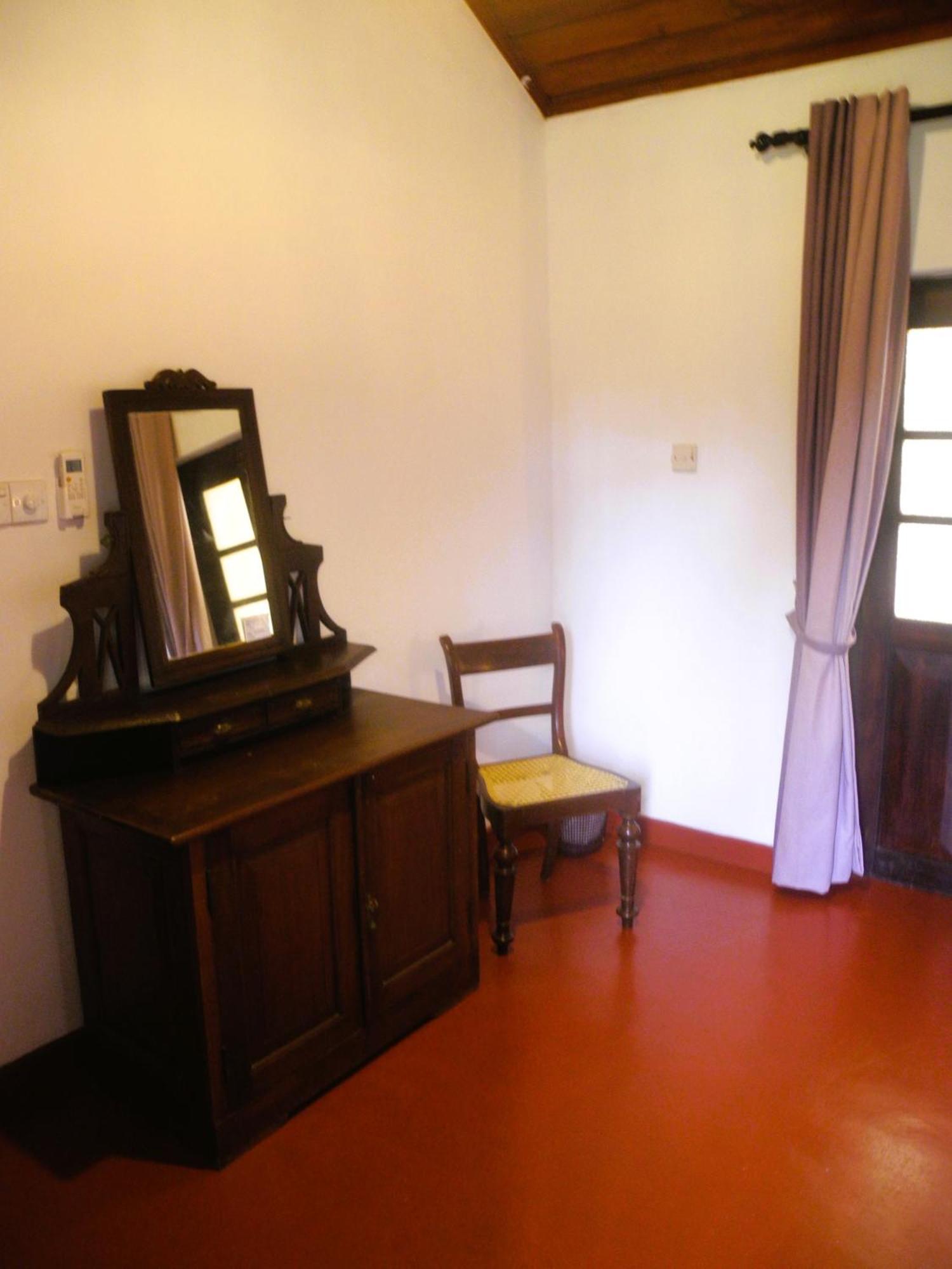 Top Of The Hill Guesthouse Weligama Exteriör bild