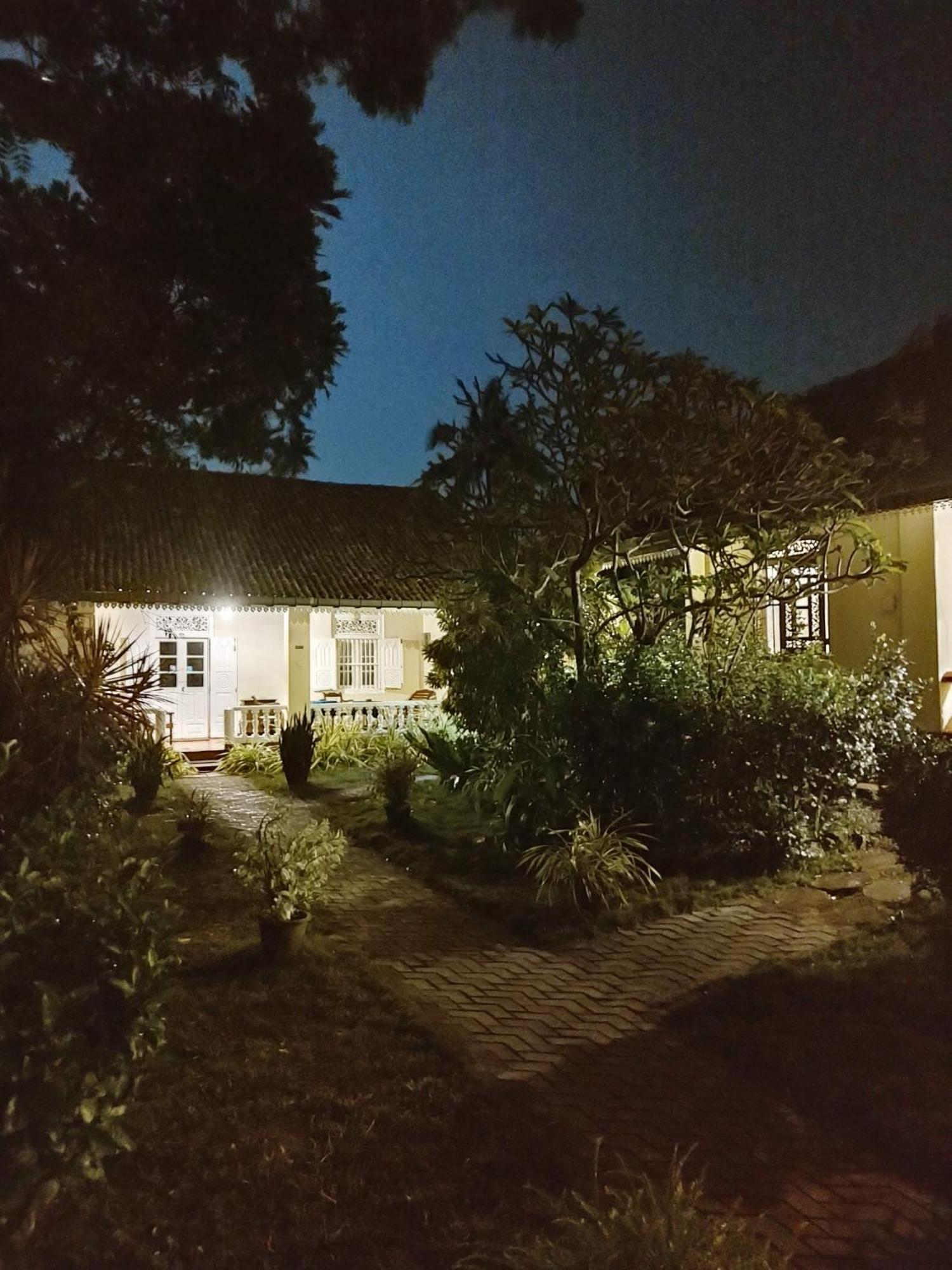 Top Of The Hill Guesthouse Weligama Exteriör bild